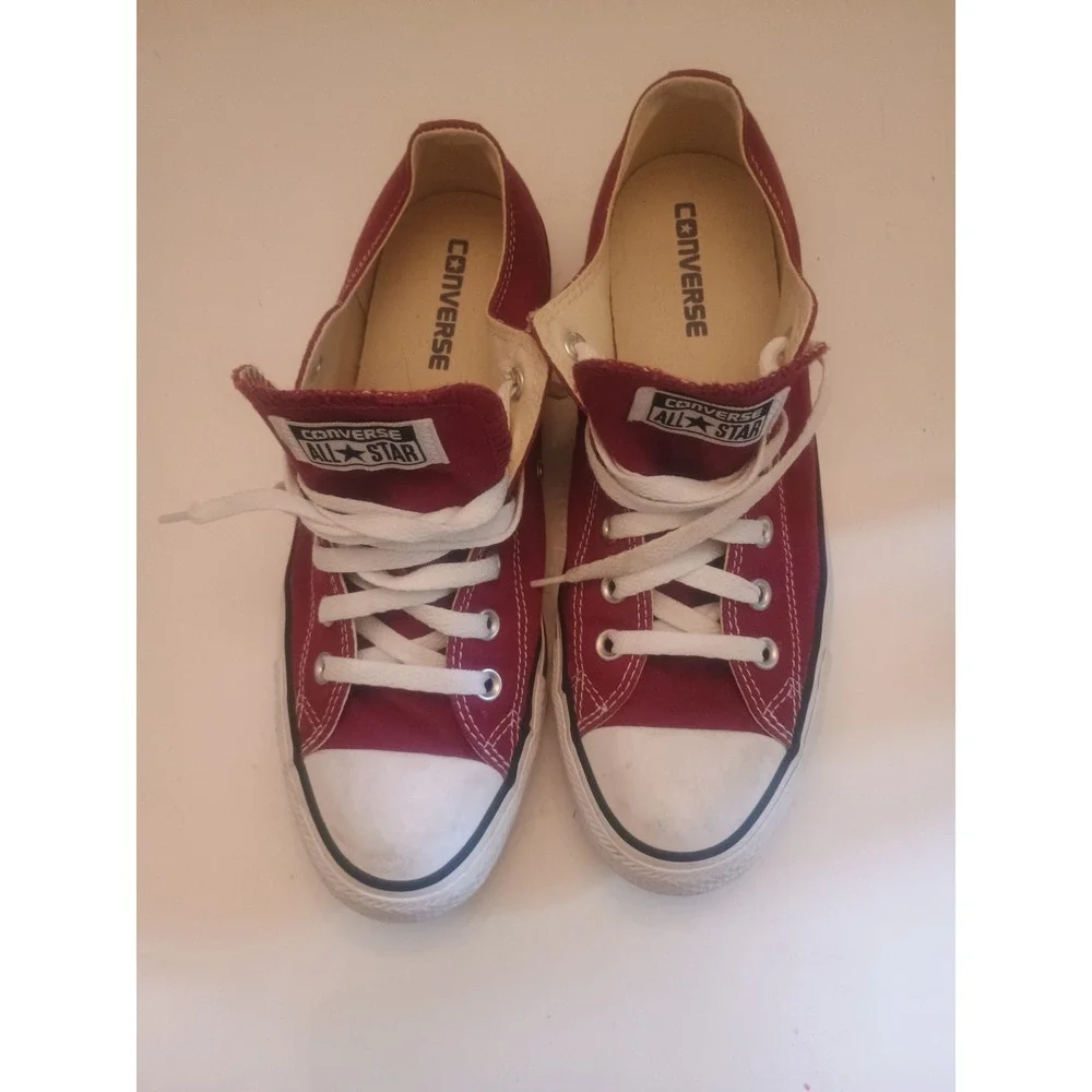 Unisex Red Converse Tennis Shoes Men's Size 8/Women's Size 10